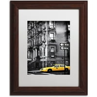 Търговска марка изобразително изкуство Ню Йорк жълта кабина платно изкуство от Филип Хюгонар, бял мат, дърво